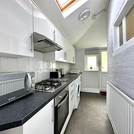 Coastal Comfort Duplex: Spacious 4-Bedroom Near Beach Bournemouth Exterior photo
