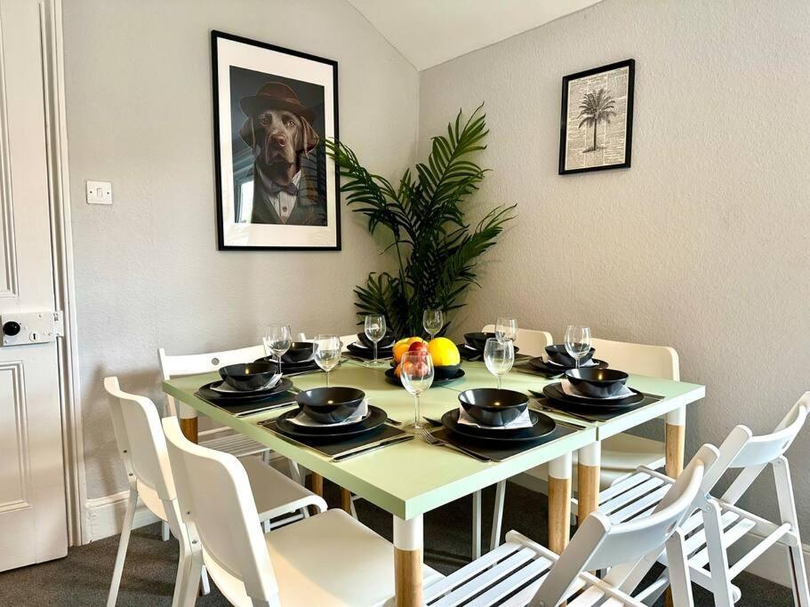 Coastal Comfort Duplex: Spacious 4-Bedroom Near Beach Bournemouth Exterior photo