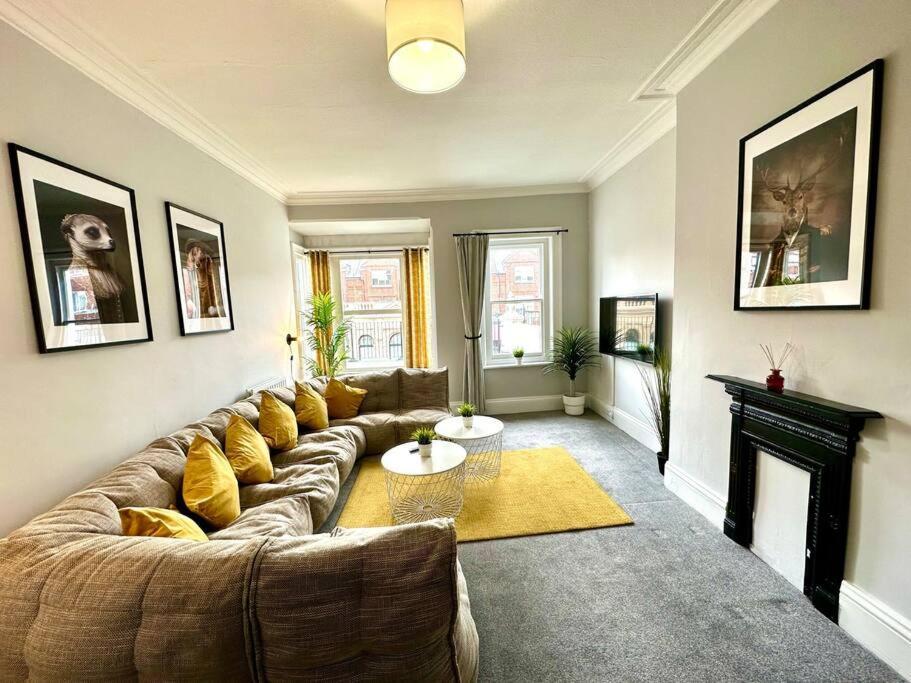 Coastal Comfort Duplex: Spacious 4-Bedroom Near Beach Bournemouth Exterior photo